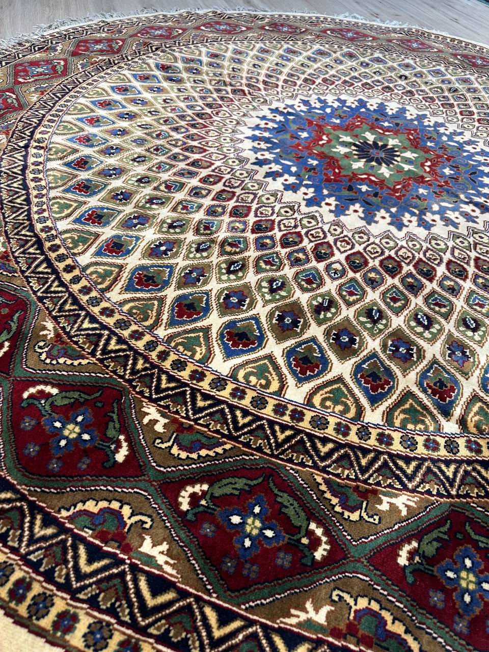 Wool Rug. Spherical Dome.