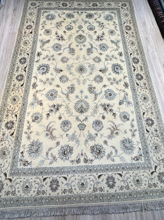 Wool Rug. Porcelain Bloom.