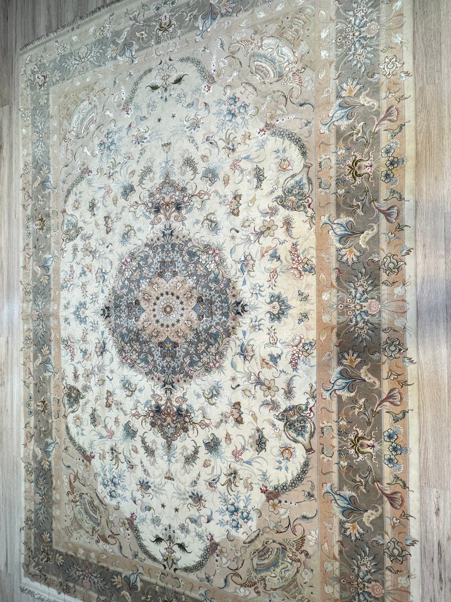 Wool Rug. Pearl of Persia.